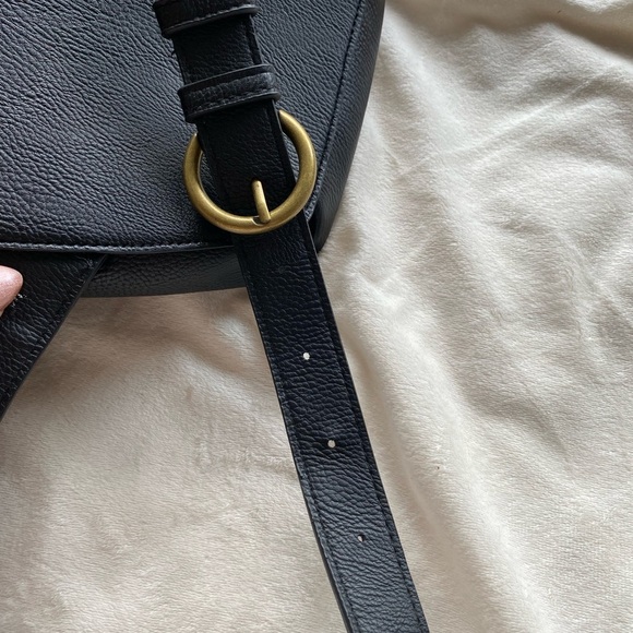 Universal Thread Black Adjustable Crossbody Bag - Picture 4 of 12